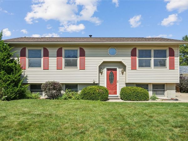 3620 Western Pine Drive NE, Cedar Rapids, IA 52402