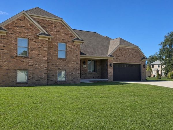 16080 Royal Park Drive S, Fraser, Mi 48026