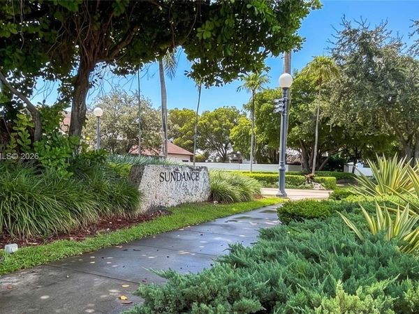 11822 SW 108th Ter , Miami, FL 33186