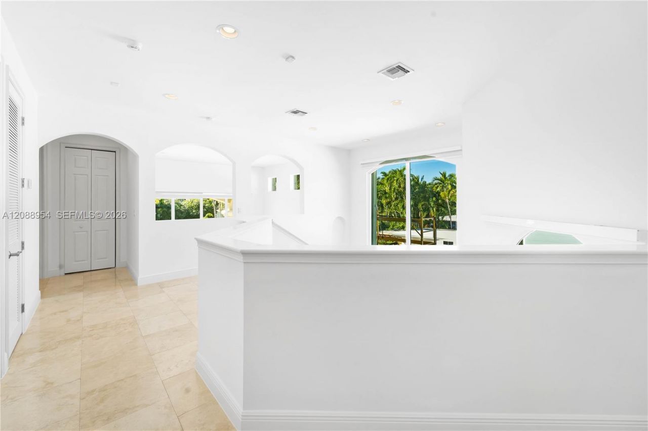 1490 Cleveland Rd, Miami Beach, FL 33141 Photo