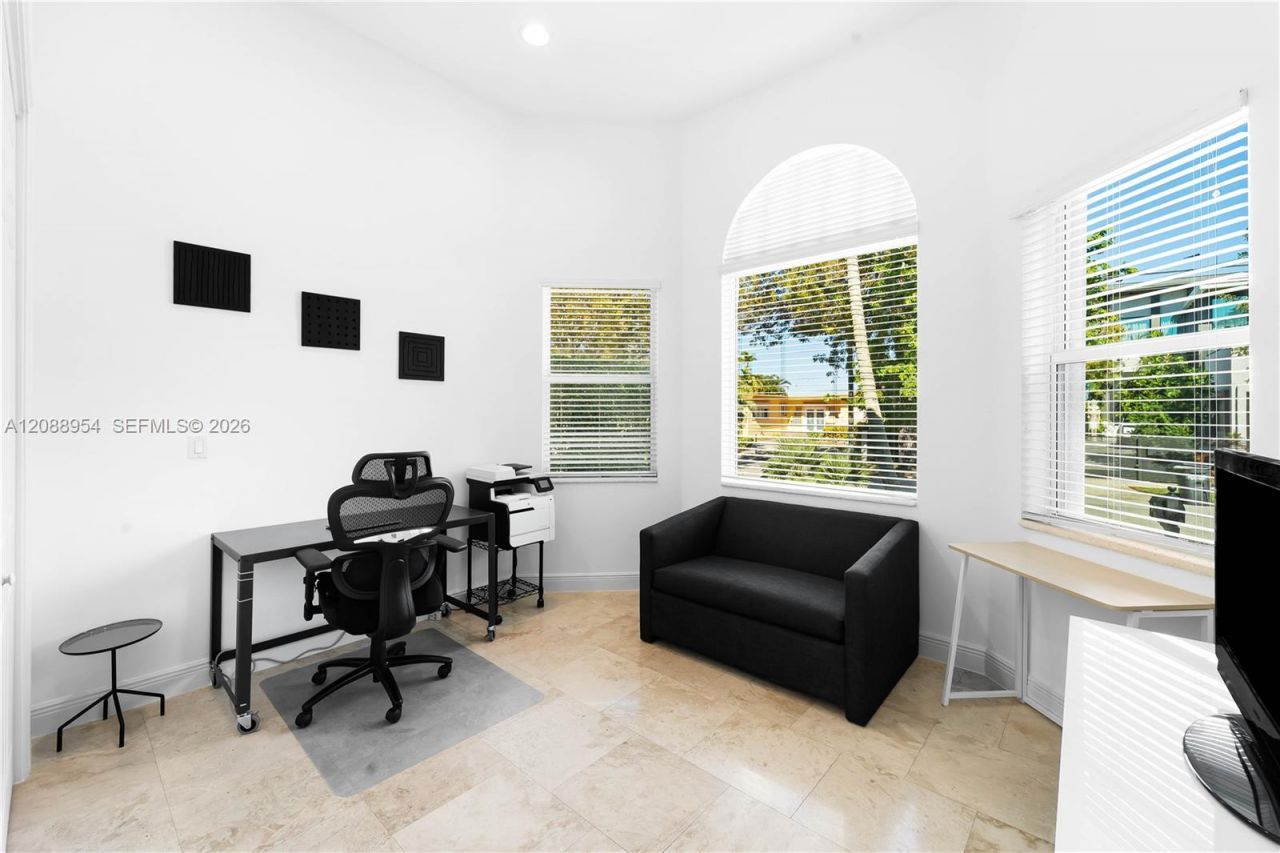 1490 Cleveland Rd, Miami Beach, FL 33141 Photo