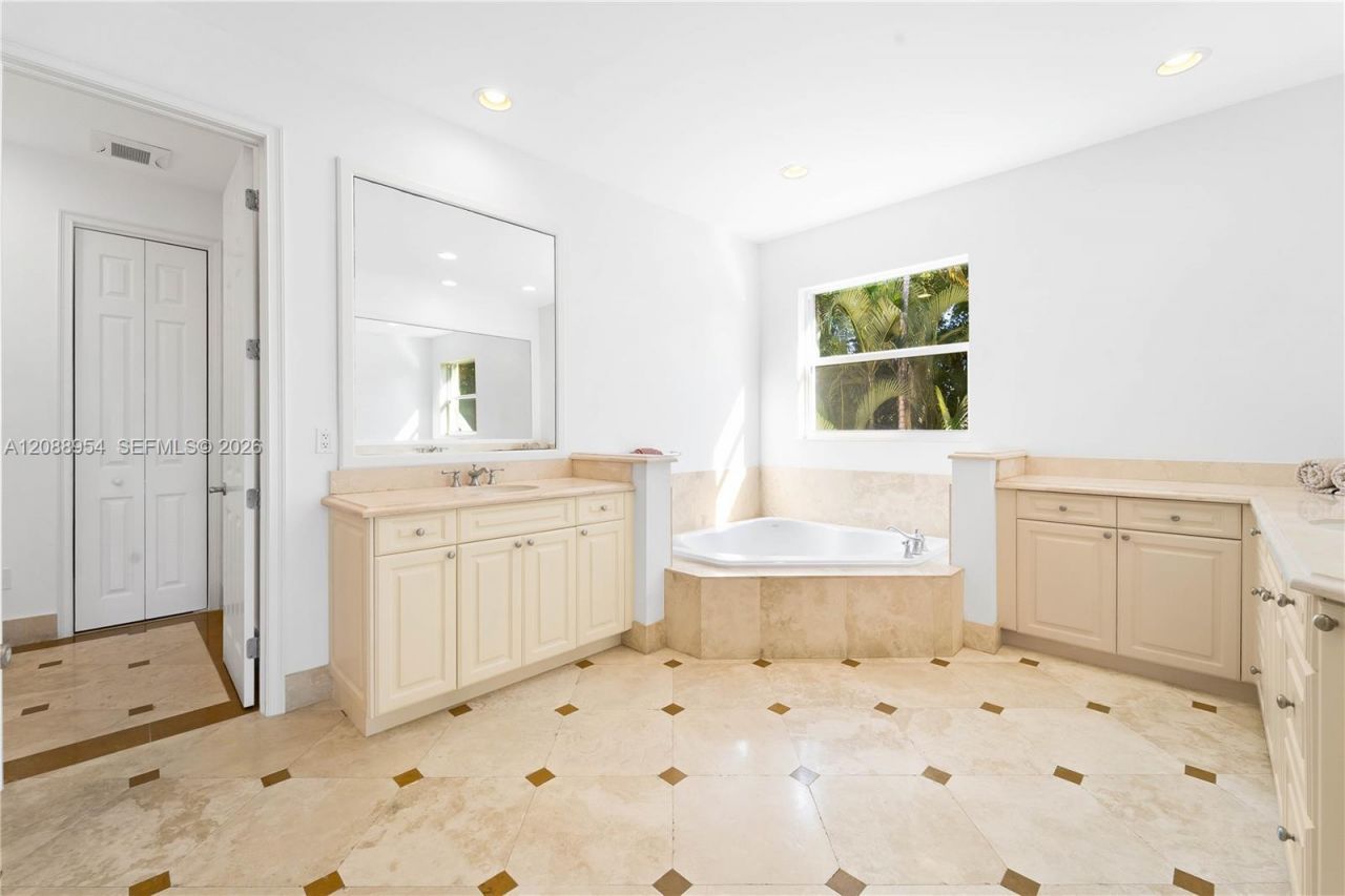 1490 Cleveland Rd, Miami Beach, FL 33141 Photo