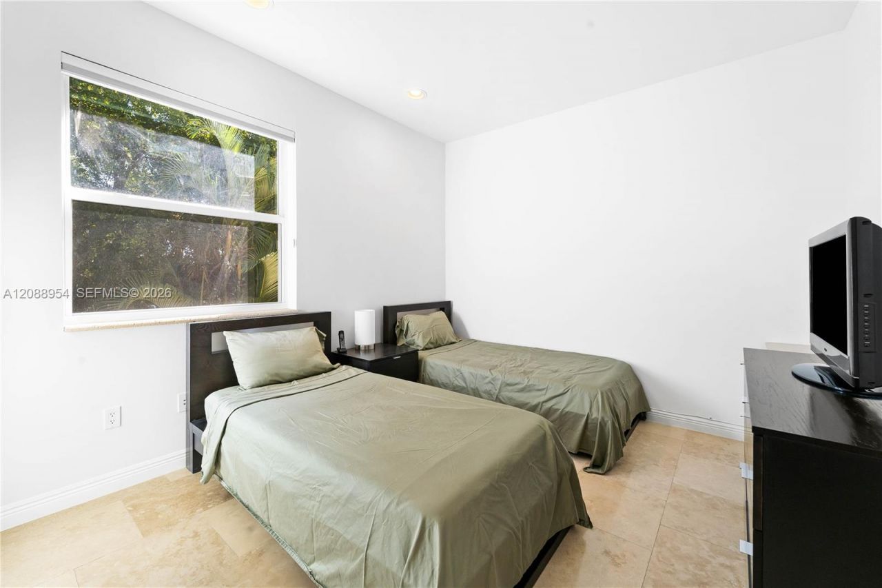 1490 Cleveland Rd, Miami Beach, FL 33141 Photo