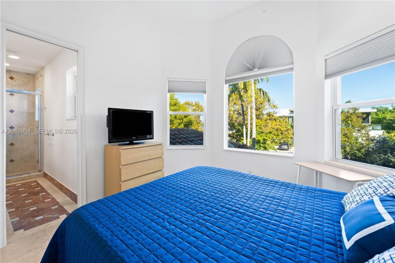 1490 Cleveland Rd, Miami Beach, FL 33141 Photo