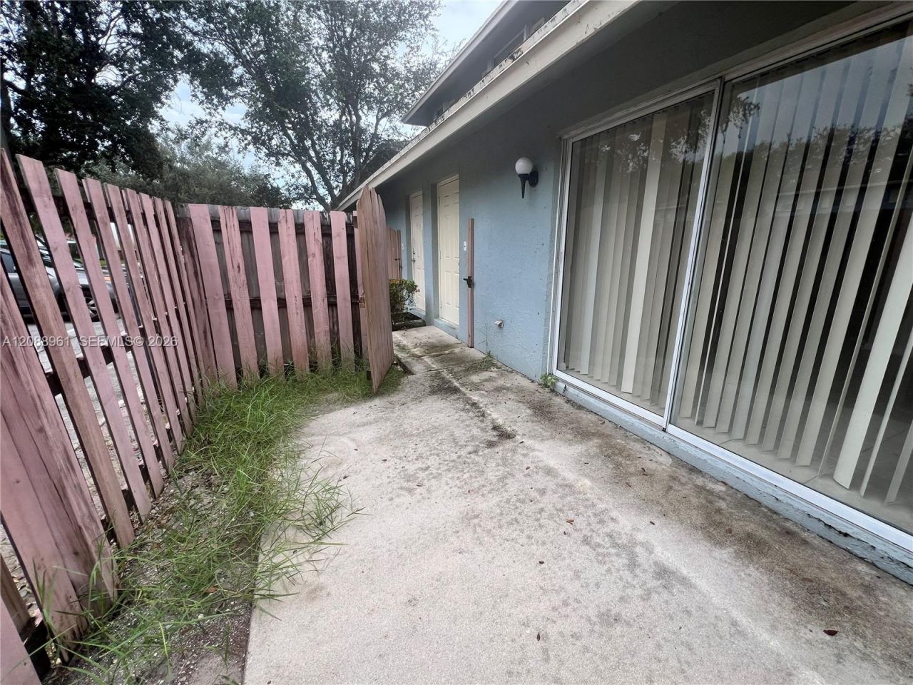 910 E Cypress Way E, Palm Springs, FL 33406 Photo