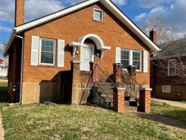 2452 Brown Road, Sycamore Hills, MO 63114