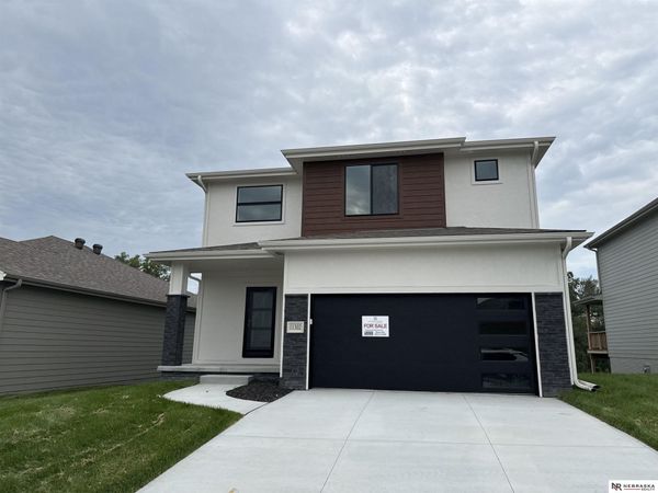 11302 Portage Circle, Papillion, NE 68046