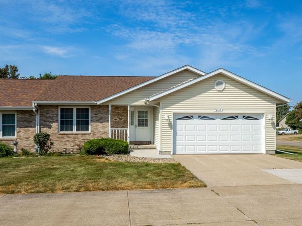 2615 W 63rd Street, Unit 2615, Davenport, IA 52806