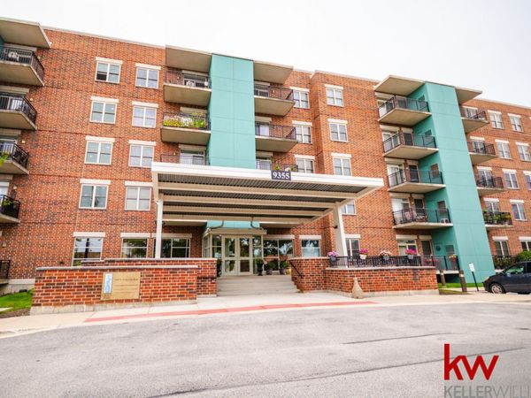 9355 Irving Park Road, Unit 421, Schiller Park, IL 60176