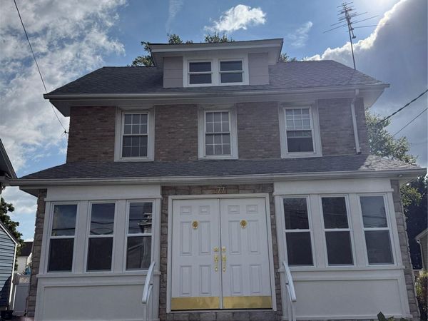 77 Woods Avenue, Rockville Centre, NY 11570
