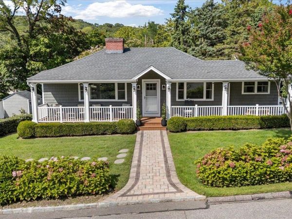11 Portland Place , Cold Spring Harbor, NY 11724