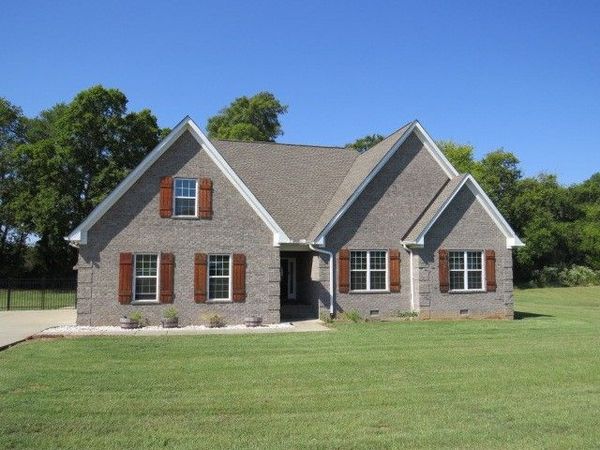 135 Stonecreek Dr , Pulaski, TN 38478