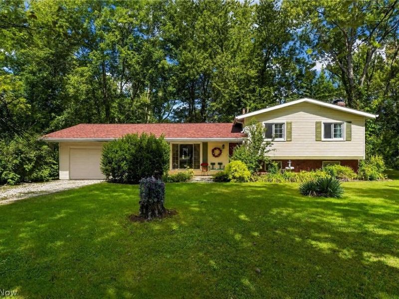8910 Crackel Road, Chagrin Falls, OH 44023 Photo 1
