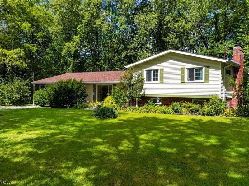 8910 Crackel Road, Chagrin Falls, OH 44023 Photo 2
