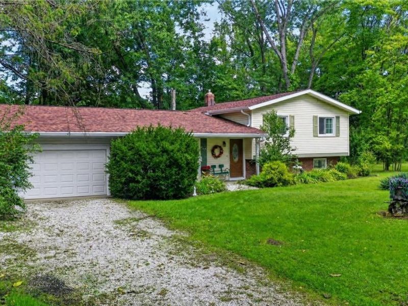8910 Crackel Road, Chagrin Falls, OH 44023 Photo 3