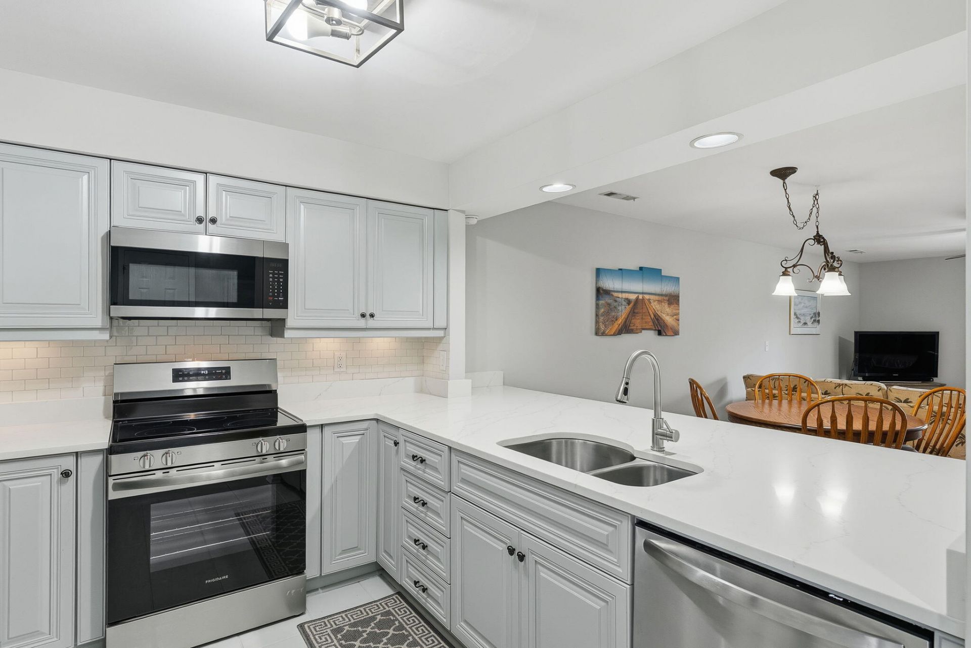 2411 Racquet Club Drive Photo 8