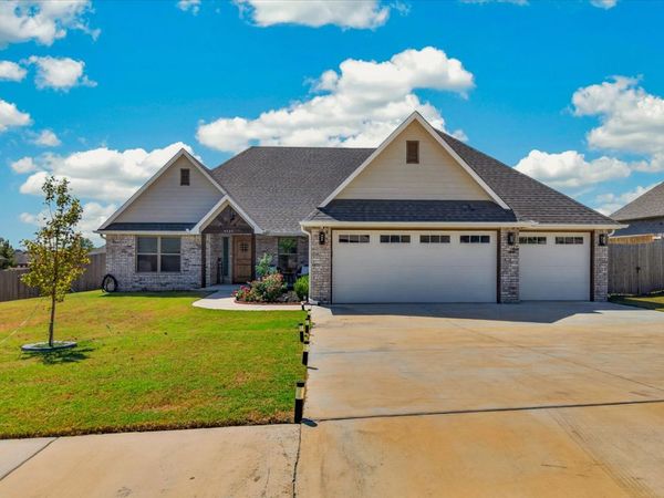5523 Aspen Avenue , Bartlesville, OK 74006
