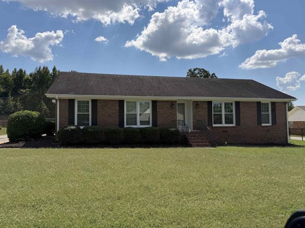 110 Lancaster Rd, Florence, AL 35633