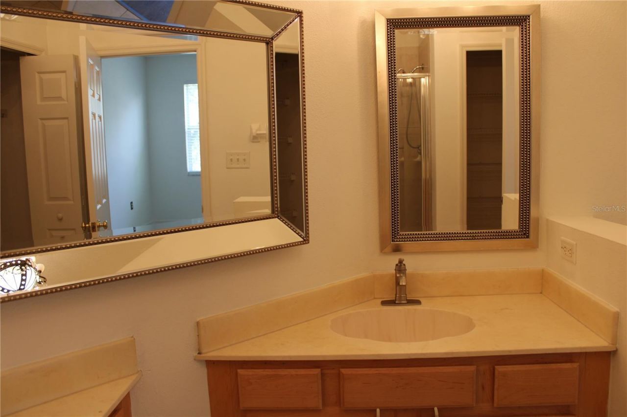 3429 Parkridge Circle, Unit 19-103, Sarasota, FL 34243 Photo