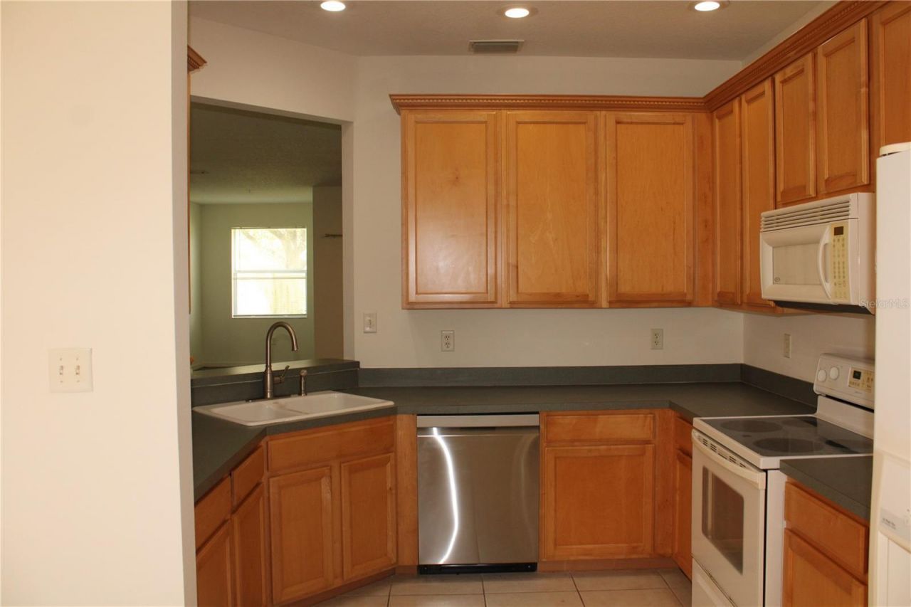 3429 Parkridge Circle, Unit 19-103, Sarasota, FL 34243 Photo
