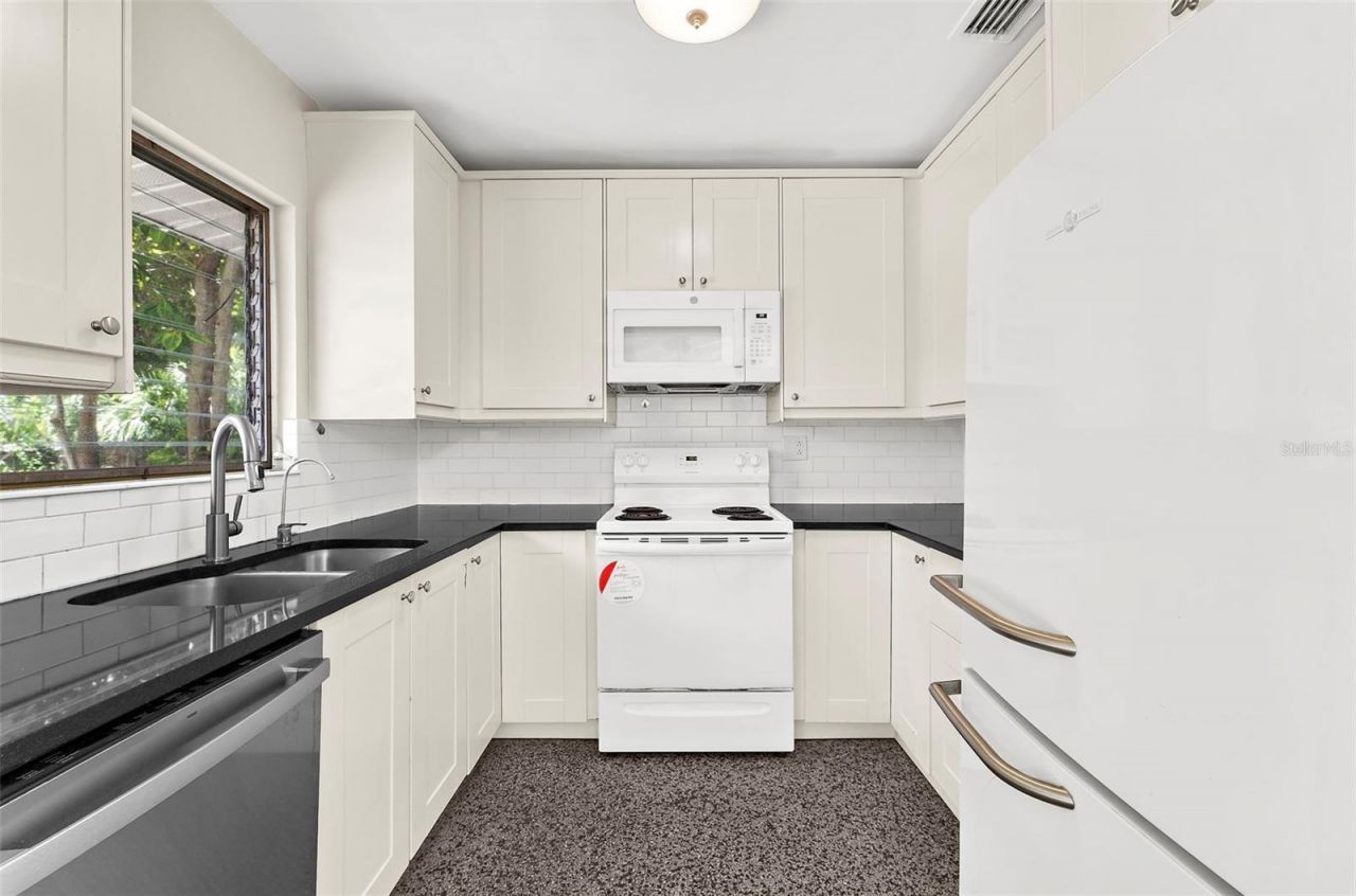 2488 Davis Boulevard, Sarasota, FL 34237 Photo