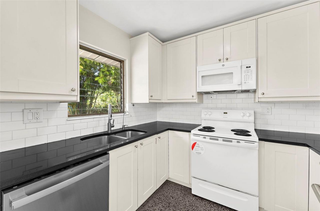 2488 Davis Boulevard, Sarasota, FL 34237 Photo