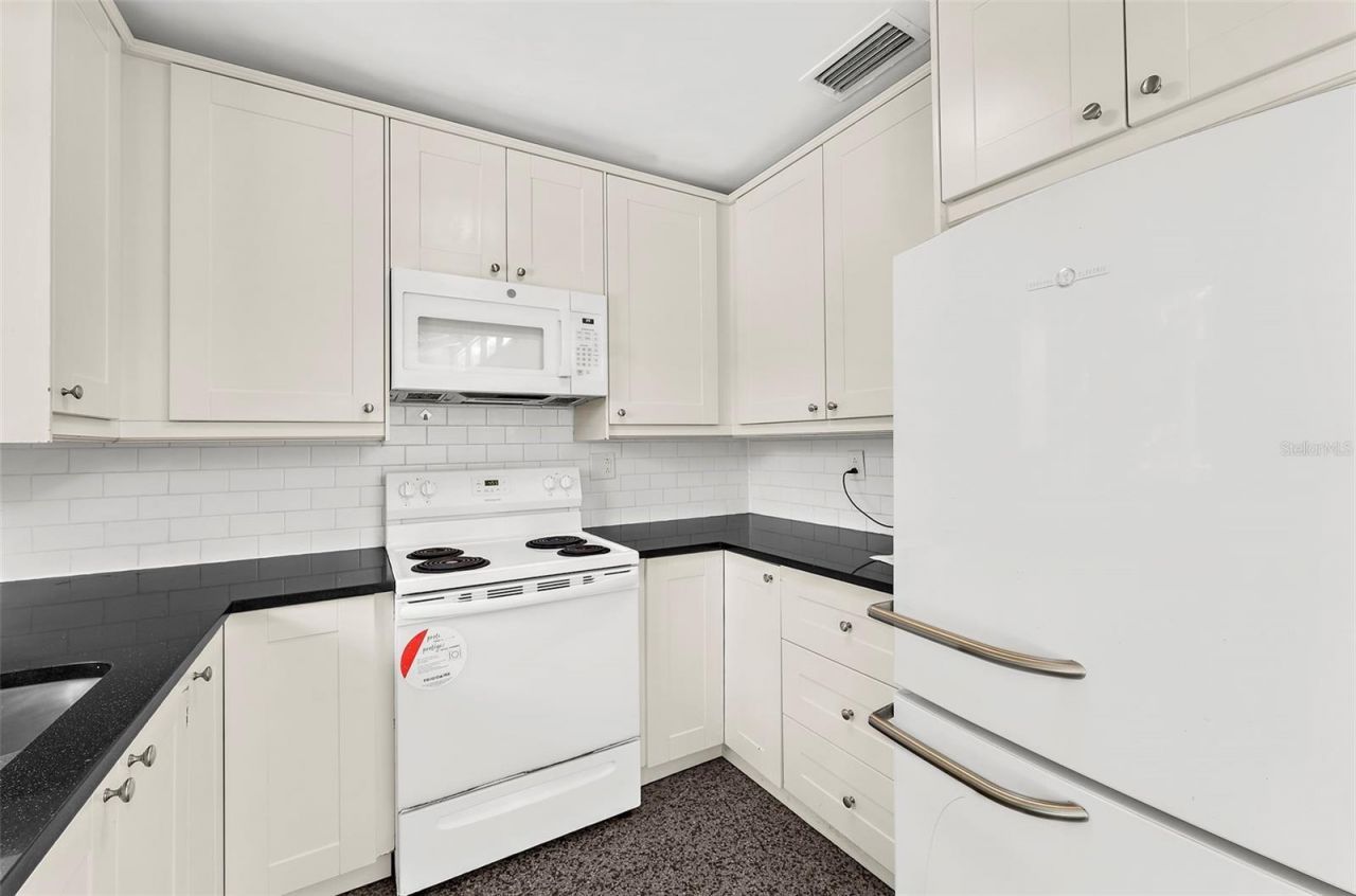 2488 Davis Boulevard, Sarasota, FL 34237 Photo