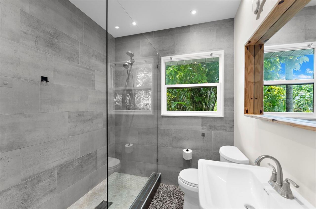 2488 Davis Boulevard, Sarasota, FL 34237 Photo