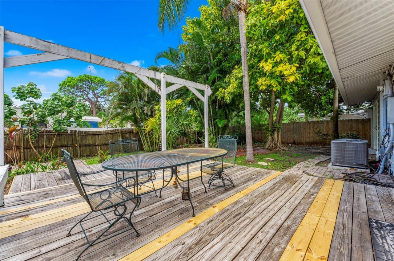 2488 Davis Boulevard, Sarasota, FL 34237 Photo