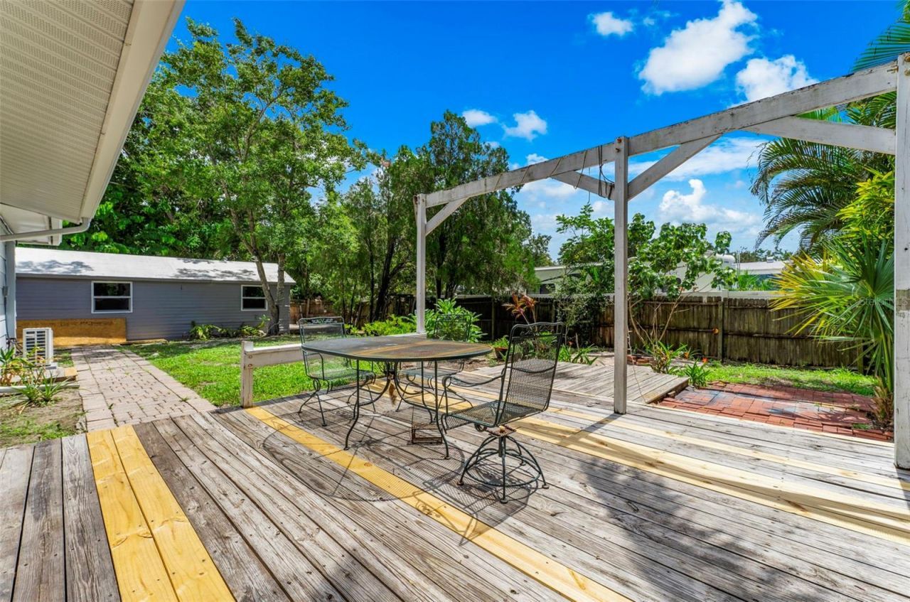 2488 Davis Boulevard, Sarasota, FL 34237 Photo