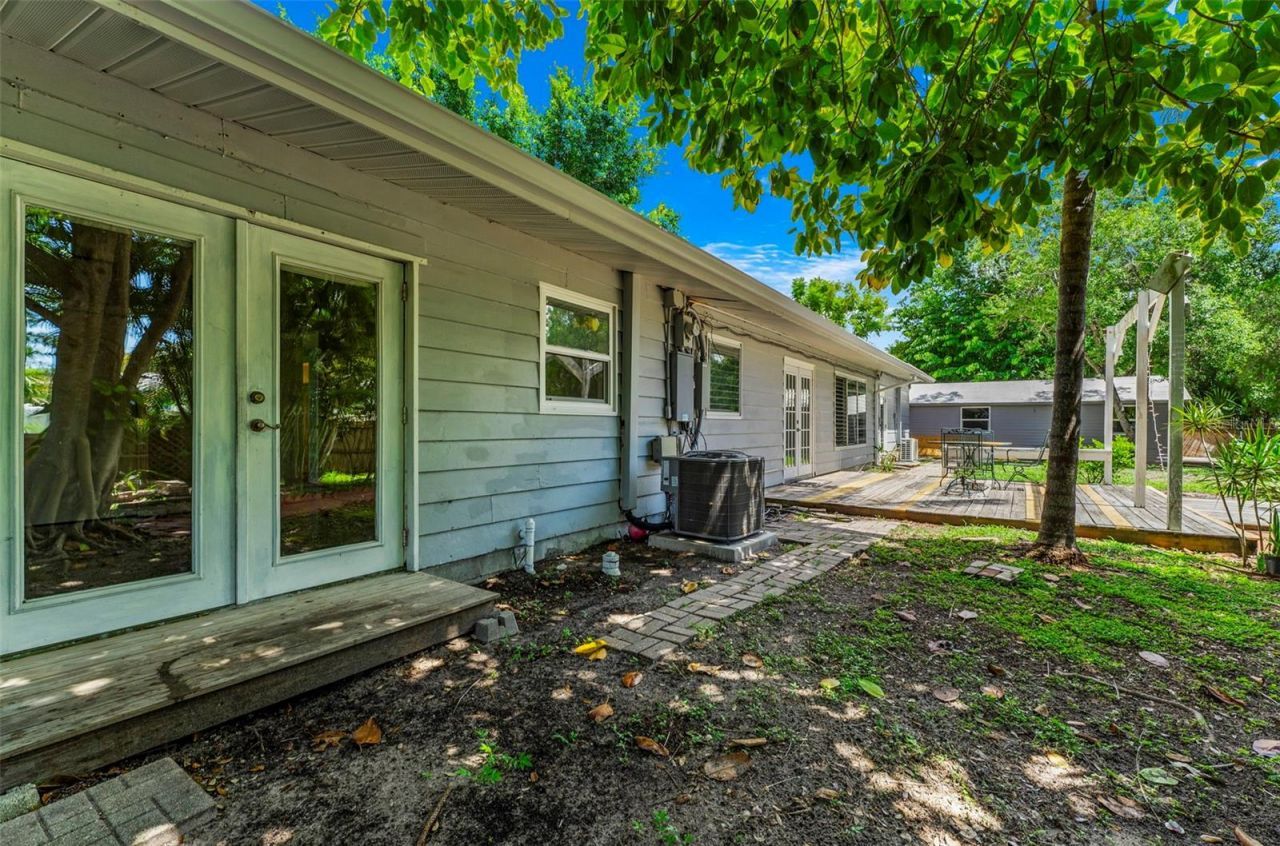 2488 Davis Boulevard, Sarasota, FL 34237 Photo