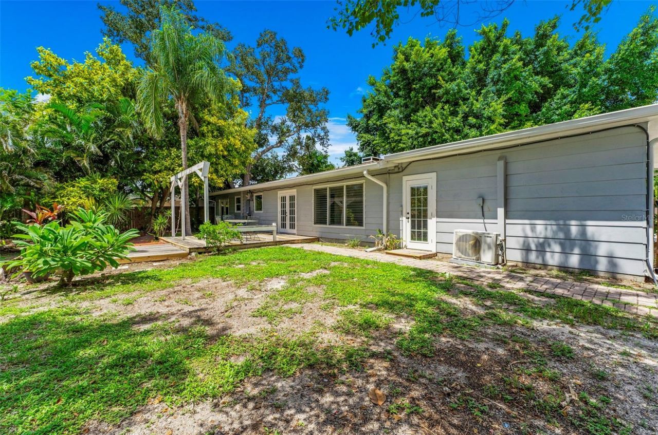 2488 Davis Boulevard, Sarasota, FL 34237 Photo