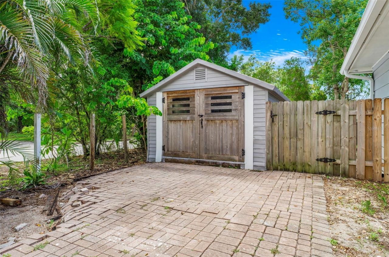 2488 Davis Boulevard, Sarasota, FL 34237 Photo