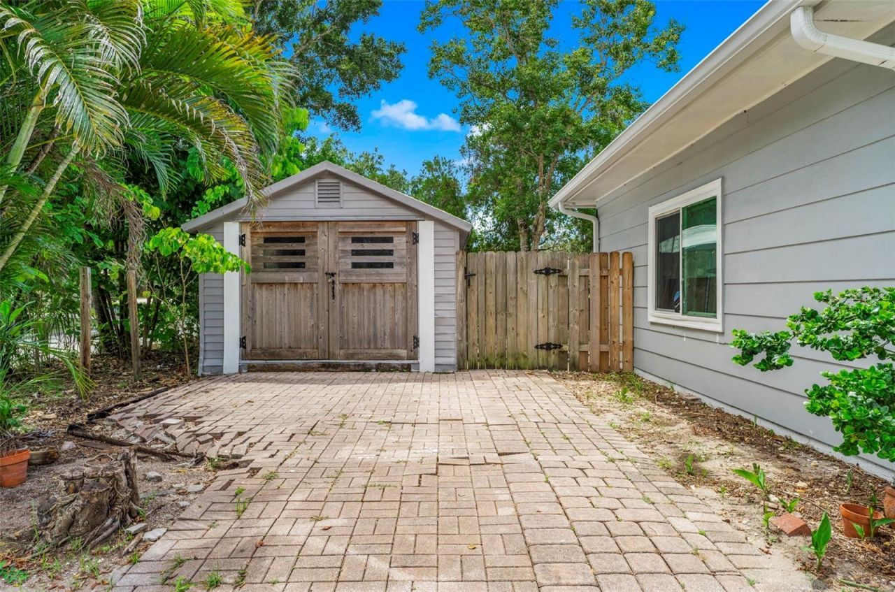 2488 Davis Boulevard, Sarasota, FL 34237 Photo