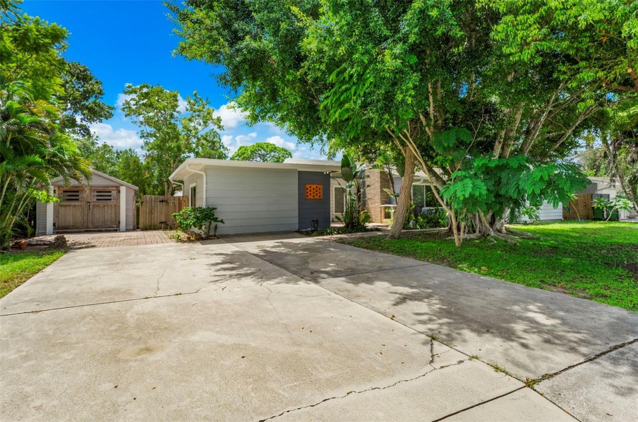 2488 Davis Boulevard, Sarasota, FL 34237 Photo