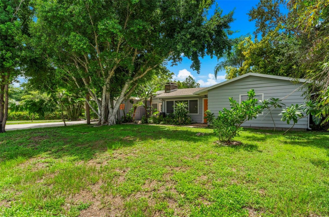 2488 Davis Boulevard, Sarasota, FL 34237 Photo