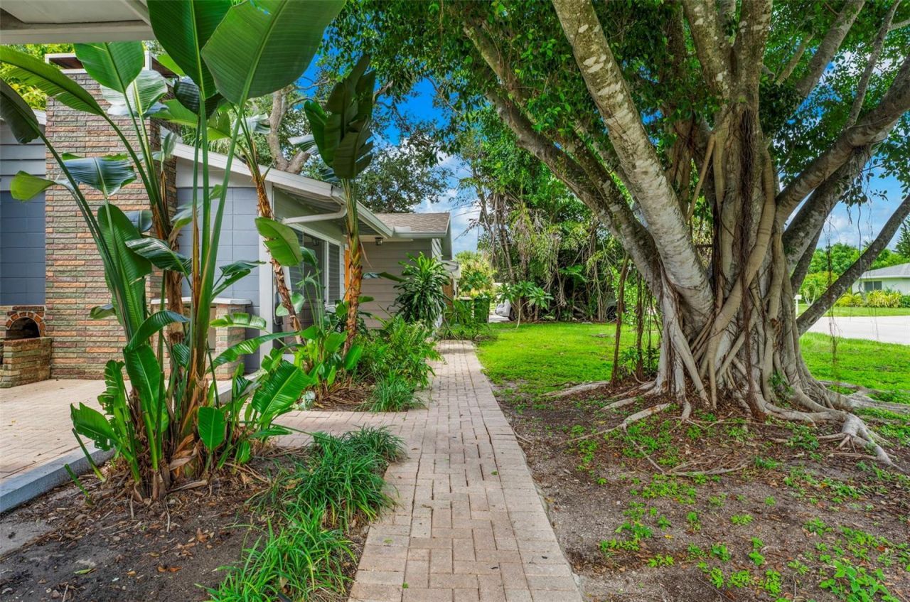 2488 Davis Boulevard, Sarasota, FL 34237 Photo