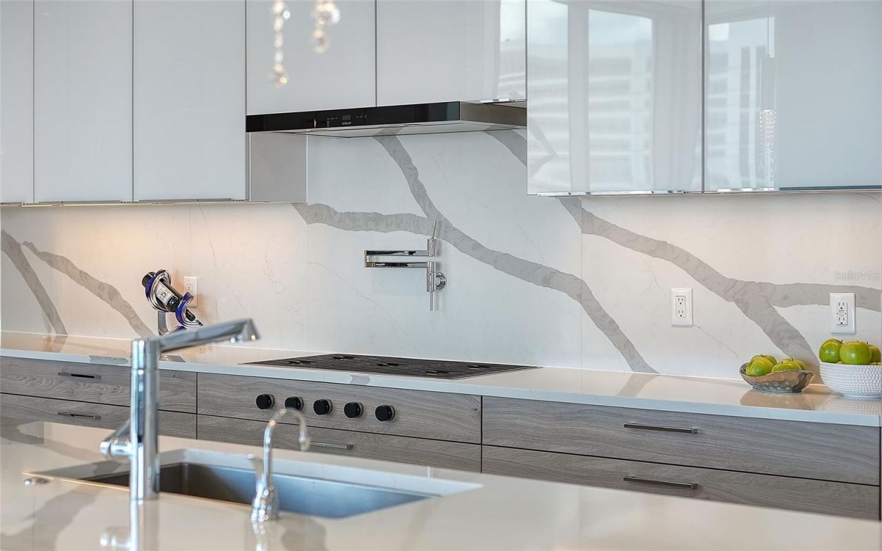 401 Quay Commons, Unit 805, Sarasota, FL 34236 Photo