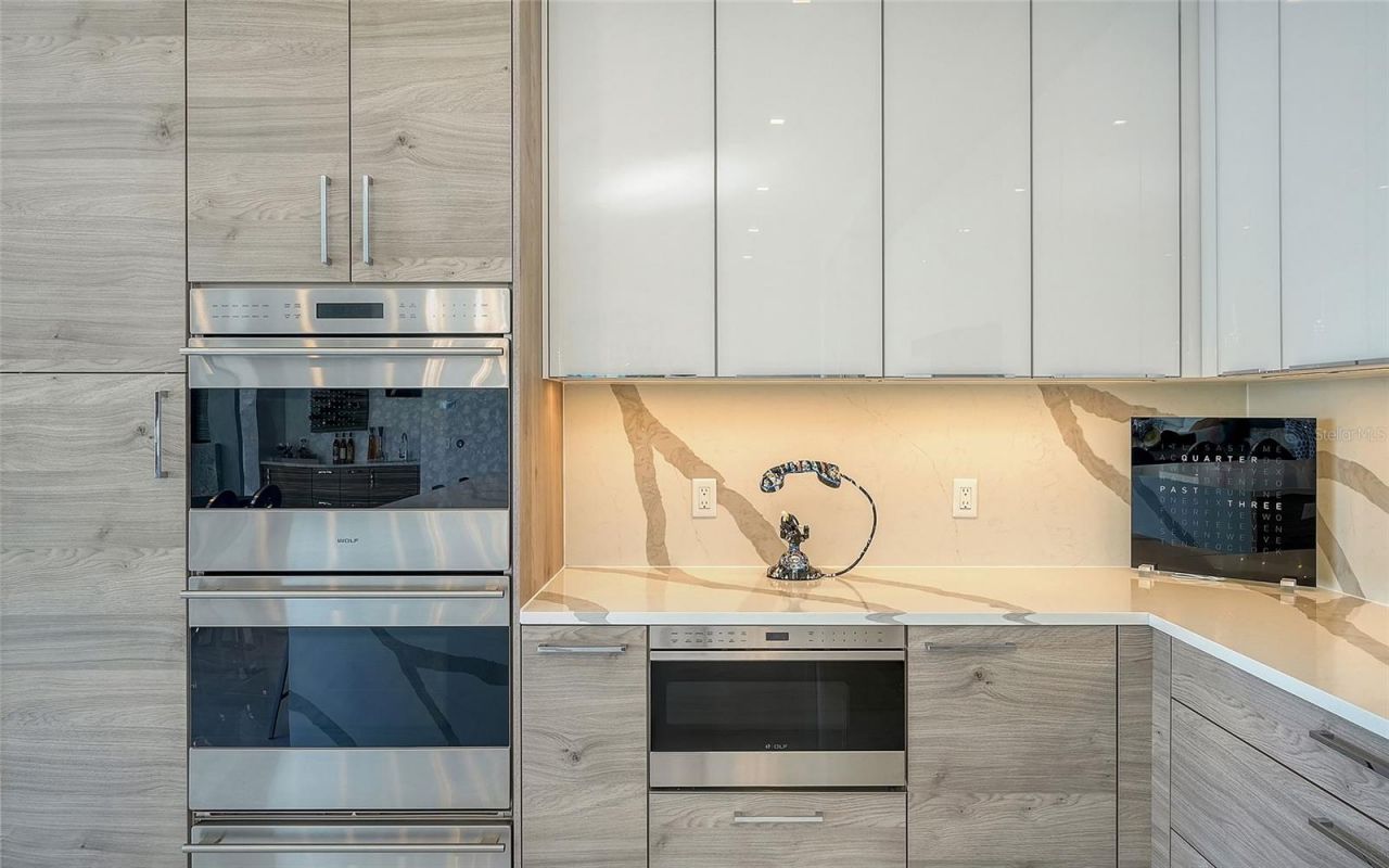 401 Quay Commons, Unit 805, Sarasota, FL 34236 Photo