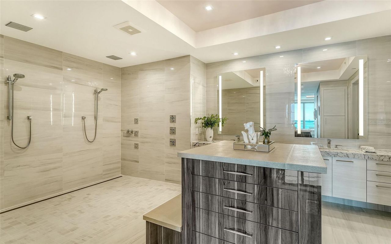 401 Quay Commons, Unit 805, Sarasota, FL 34236 Photo