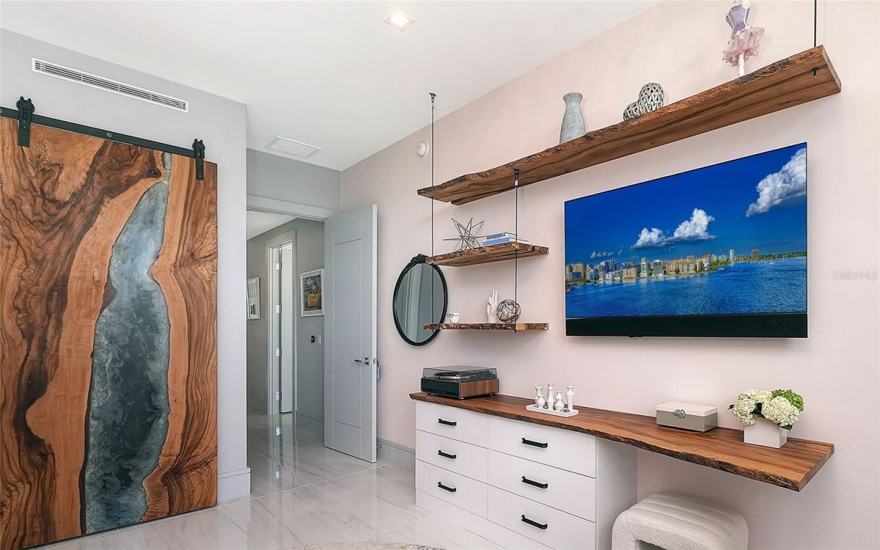 401 Quay Commons, Unit 805, Sarasota, FL 34236 Photo