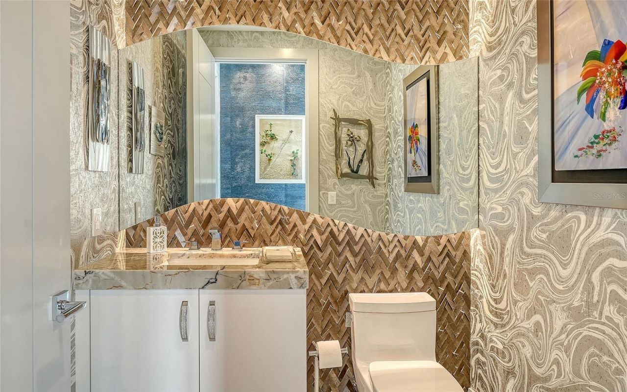 401 Quay Commons, Unit 805, Sarasota, FL 34236 Photo