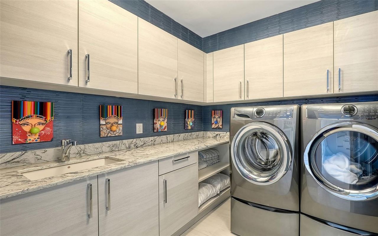 401 Quay Commons, Unit 805, Sarasota, FL 34236 Photo