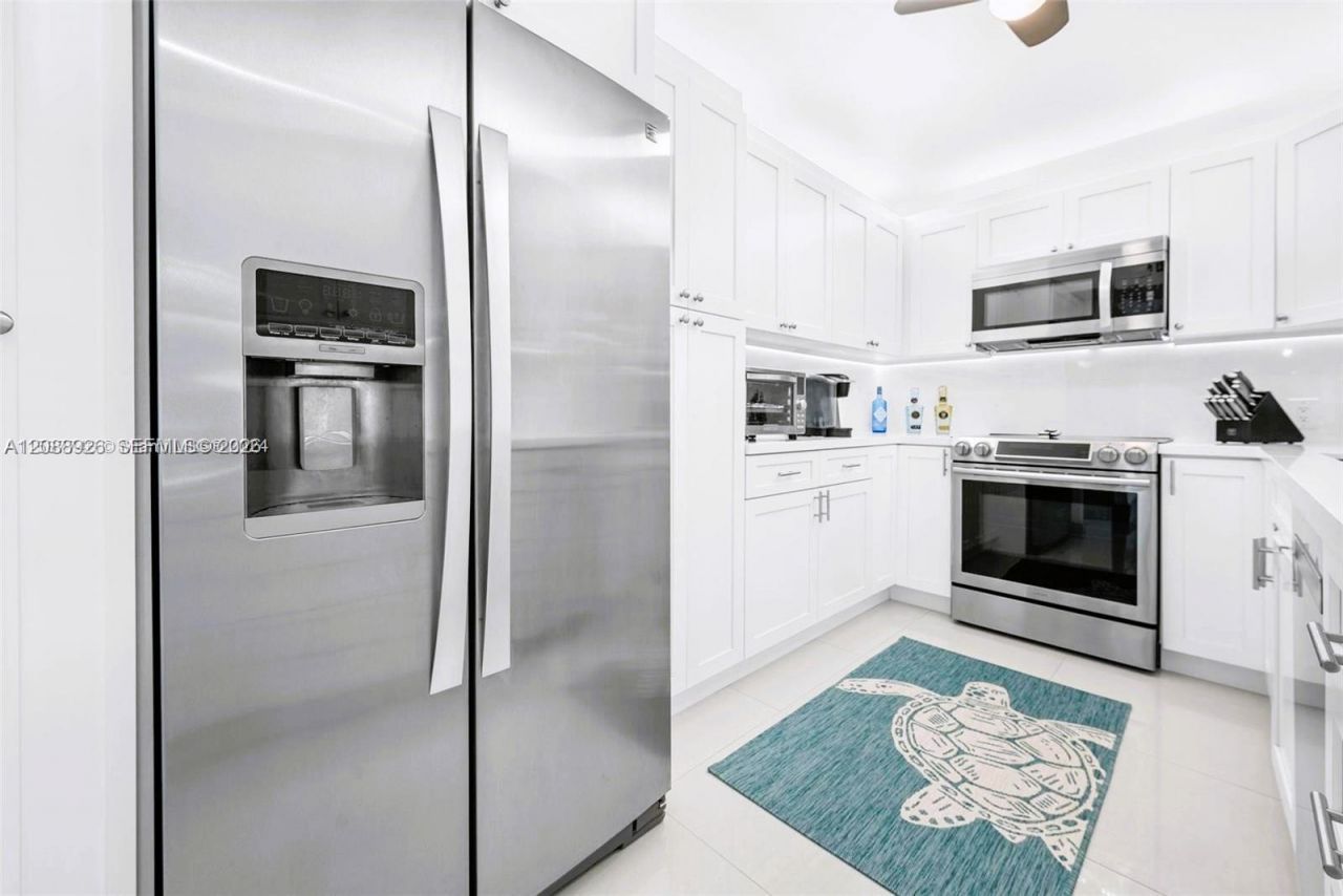 3675 N Country Club Dr, Unit 1006, Aventura, FL 33180 Photo