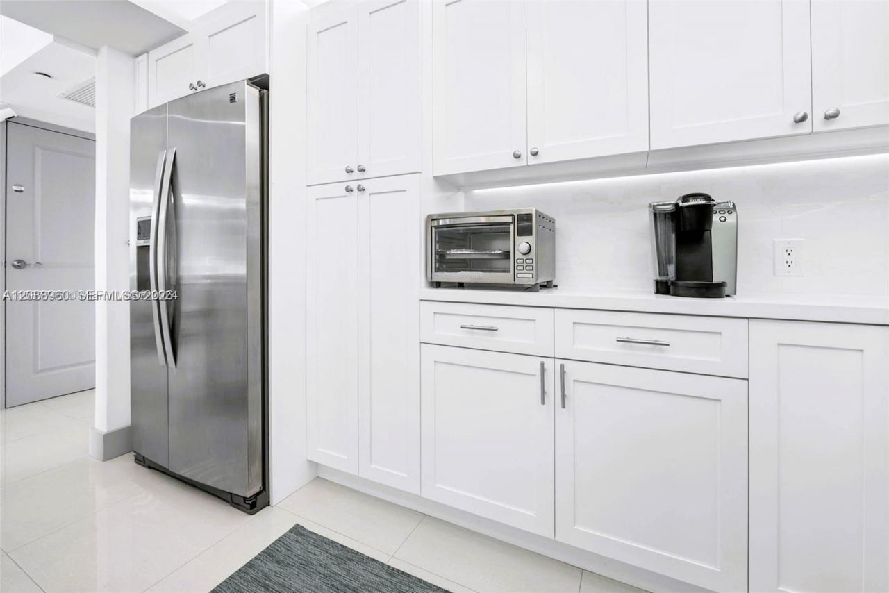 3675 N Country Club Dr, Unit 1006, Aventura, FL 33180 Photo