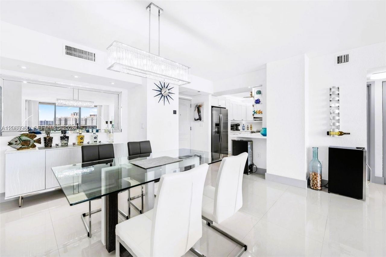 3675 N Country Club Dr, Unit 1006, Aventura, FL 33180 Photo