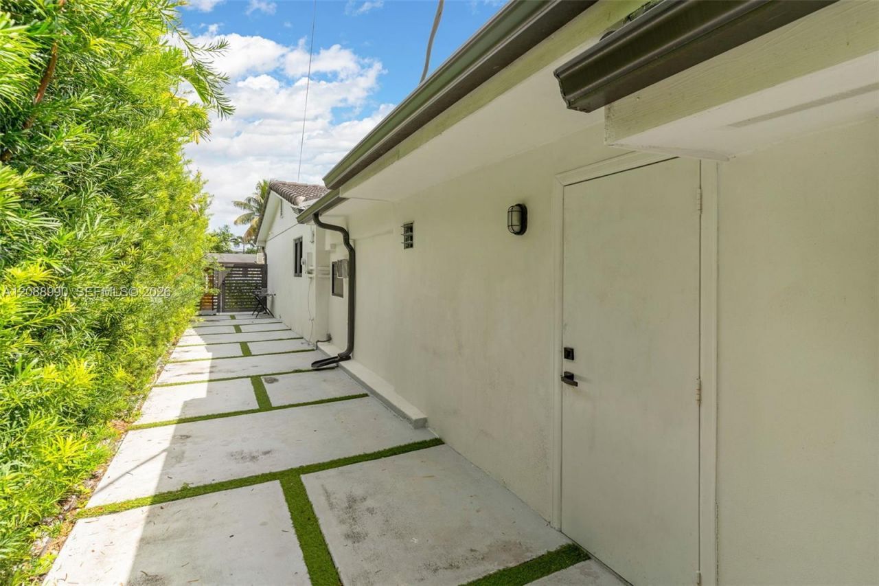 10010 SW 85th Ter, Miami, FL 33173 Photo