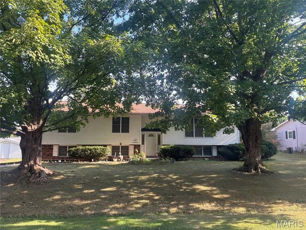 1000 W Saint John Street , Vandalia, MO 63382