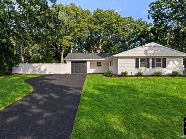 35 Winside Lane , Coram, NY 11727
