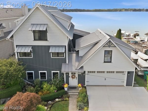 1310 E Lake Drive, Novi, Mi 48377